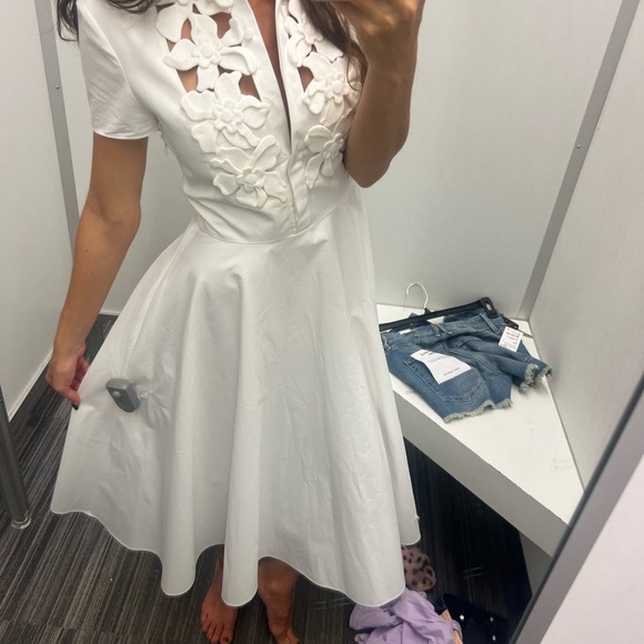 Valentino embroidered Floral cut out midi dress. Size 36 European. Fits like a 0 - Picture 3 of 5